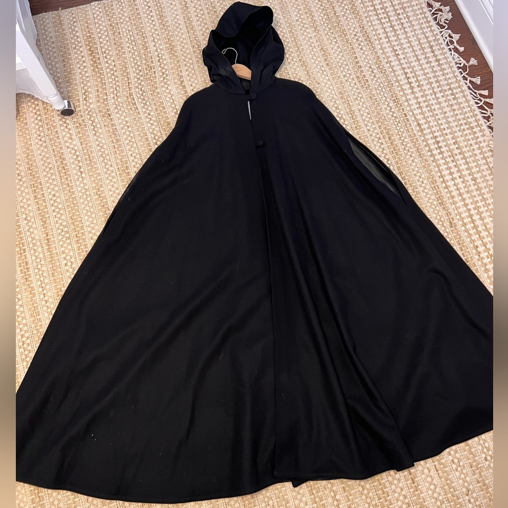 🖤FULL LENGTH OPERA CAPE🖤